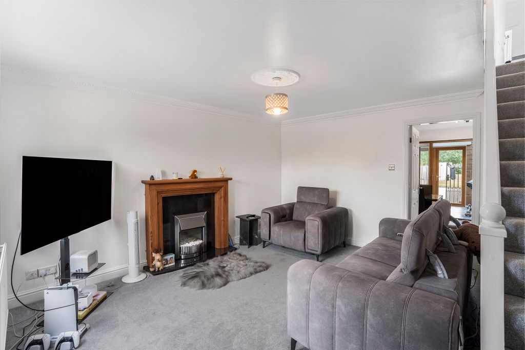 Property photo 2 of 13 Lounge