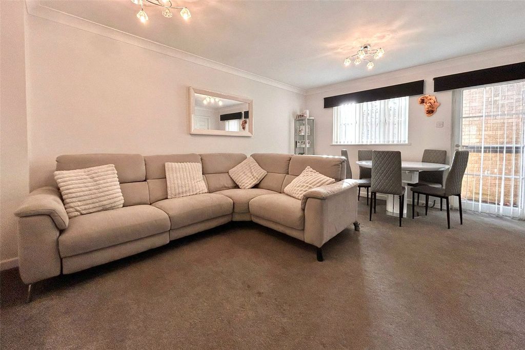 Property photo 3 of 10 Picture No. 06