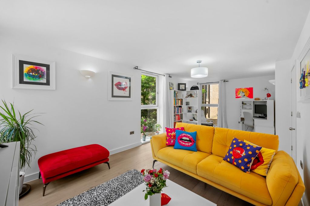 Property photo 2 of 21