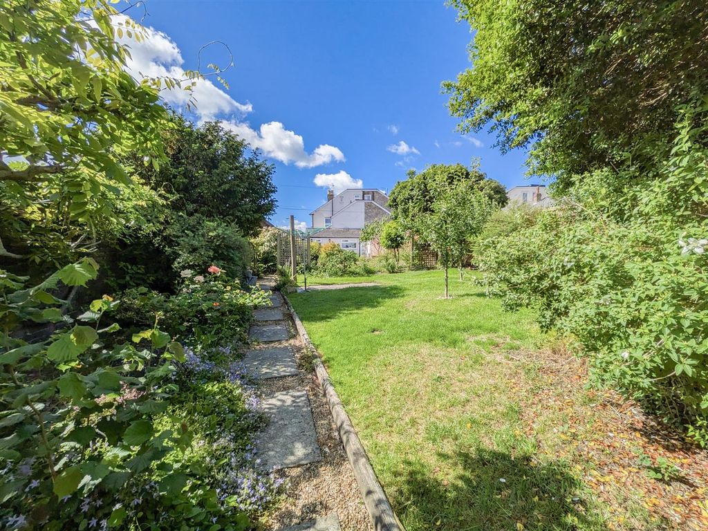 Property photo 2 of 24
