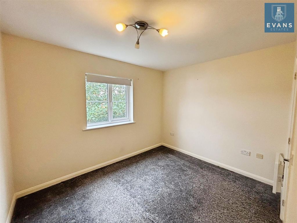 Property photo 3 of 8 Bedroom