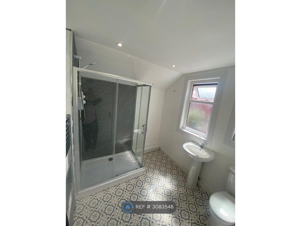 Property photo 2 of 8 Shared Bathroom For Rooms 4 And 5