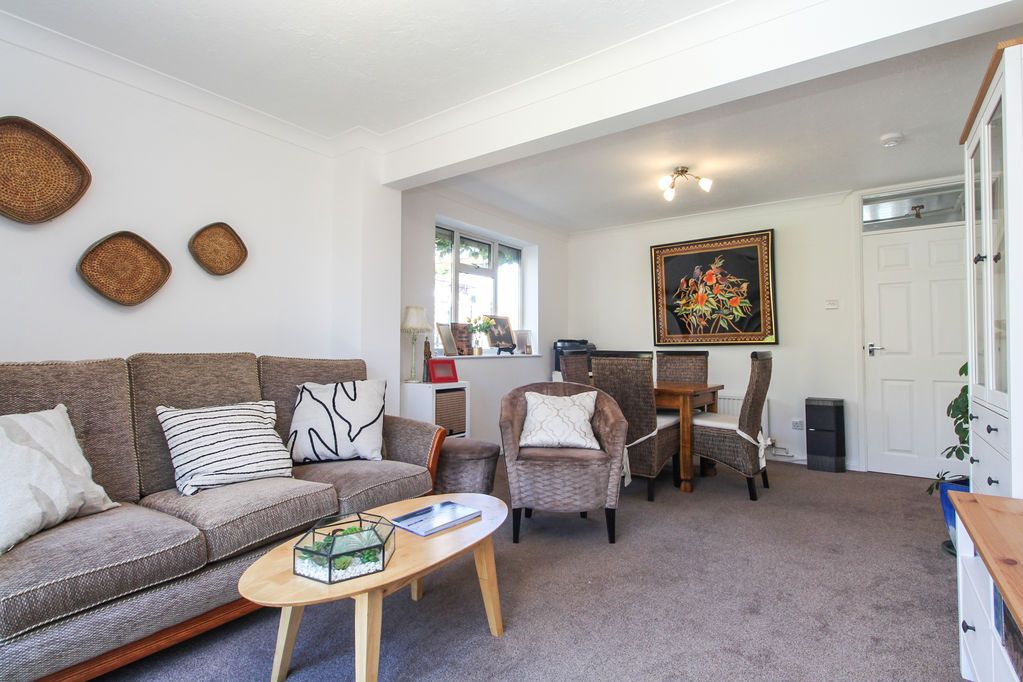 Property photo 2 of 22 Living Room