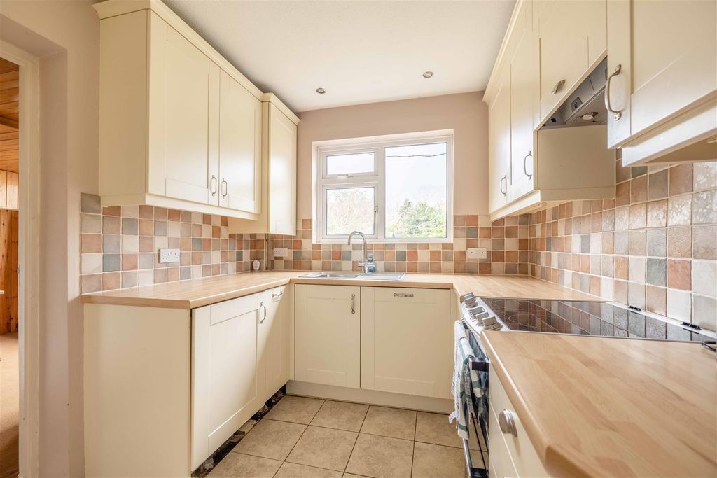 Property photo 3 of 18 CH11 (8 Of 24).Jpg