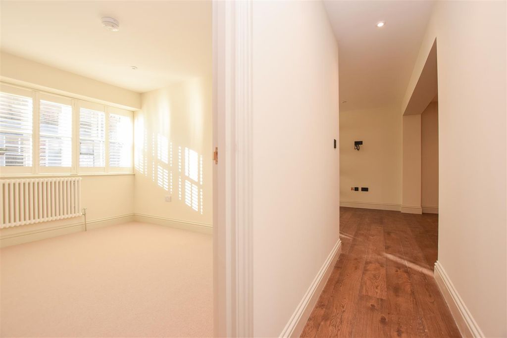 Property photo 3 of 12 Hallway