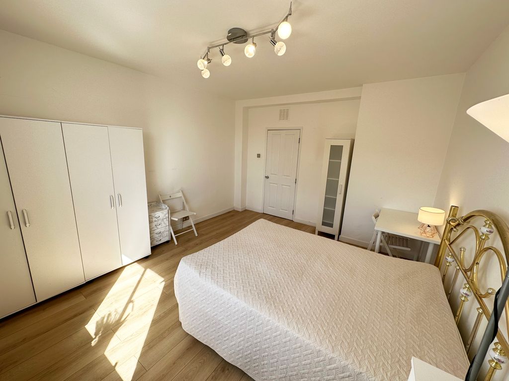 Property photo 3 of 12 Room A