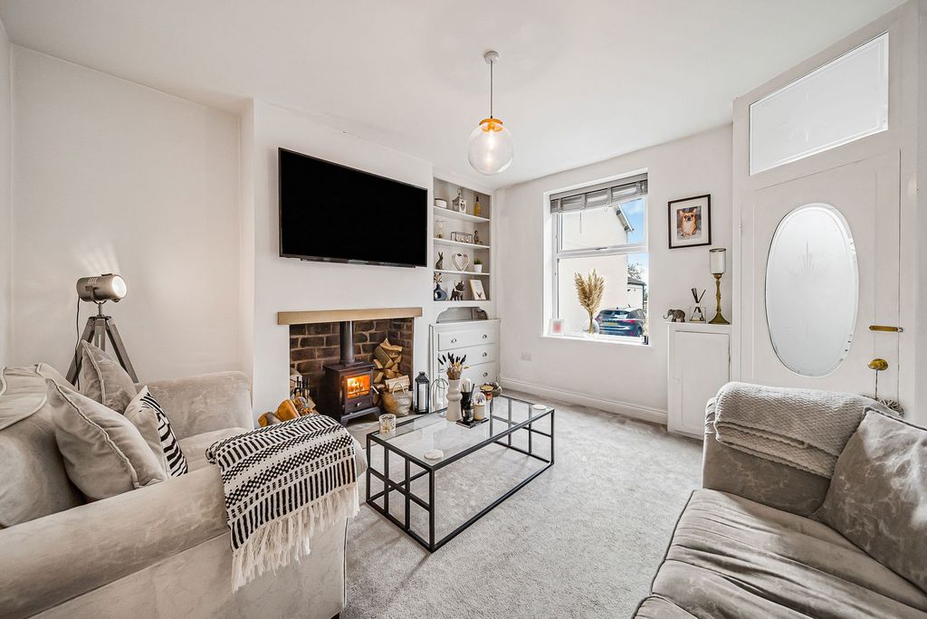 Property photo 2 of 32