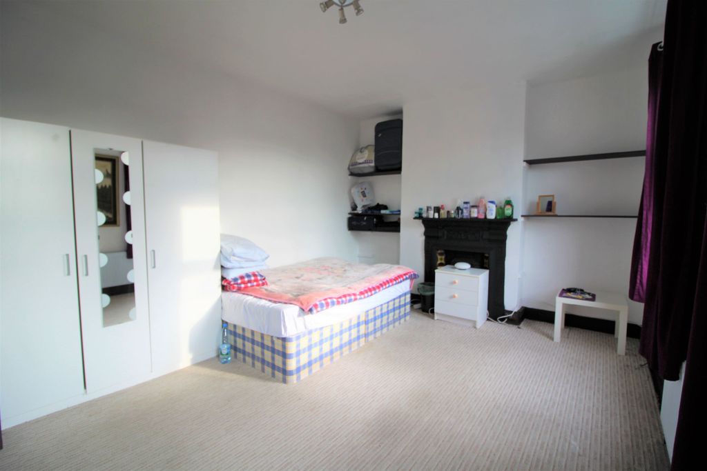 Property photo 3 of 4