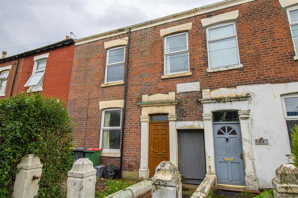 Property photo 1 of 8 Front