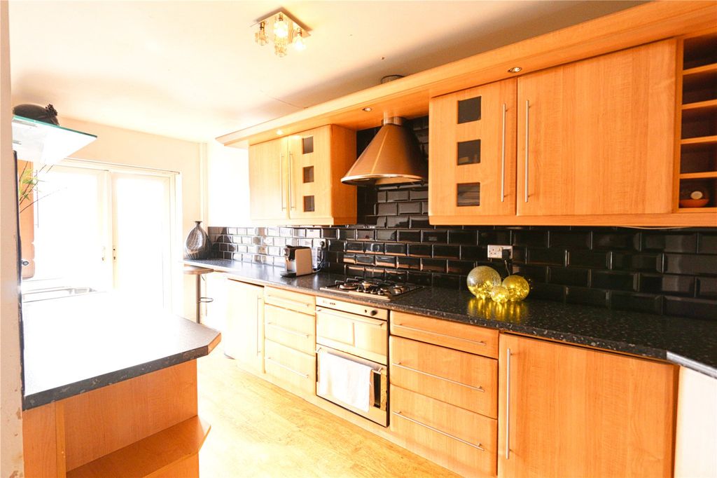 Property photo 3 of 15 Kitchen