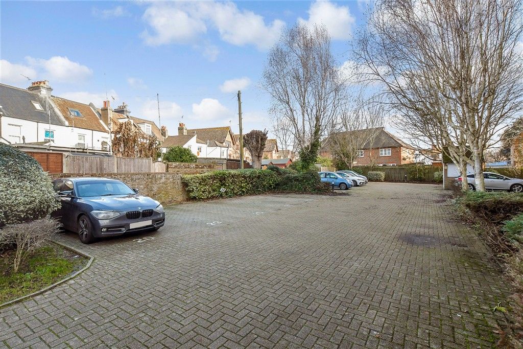 Property photo 2 of 9 Driveway Parking