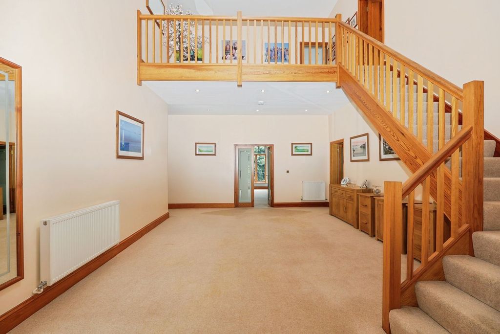 Property photo 2 of 35