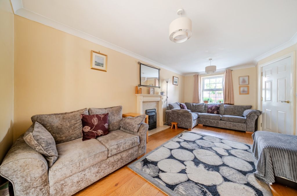 Property photo 3 of 30 Ewemove Harrogate Living Room