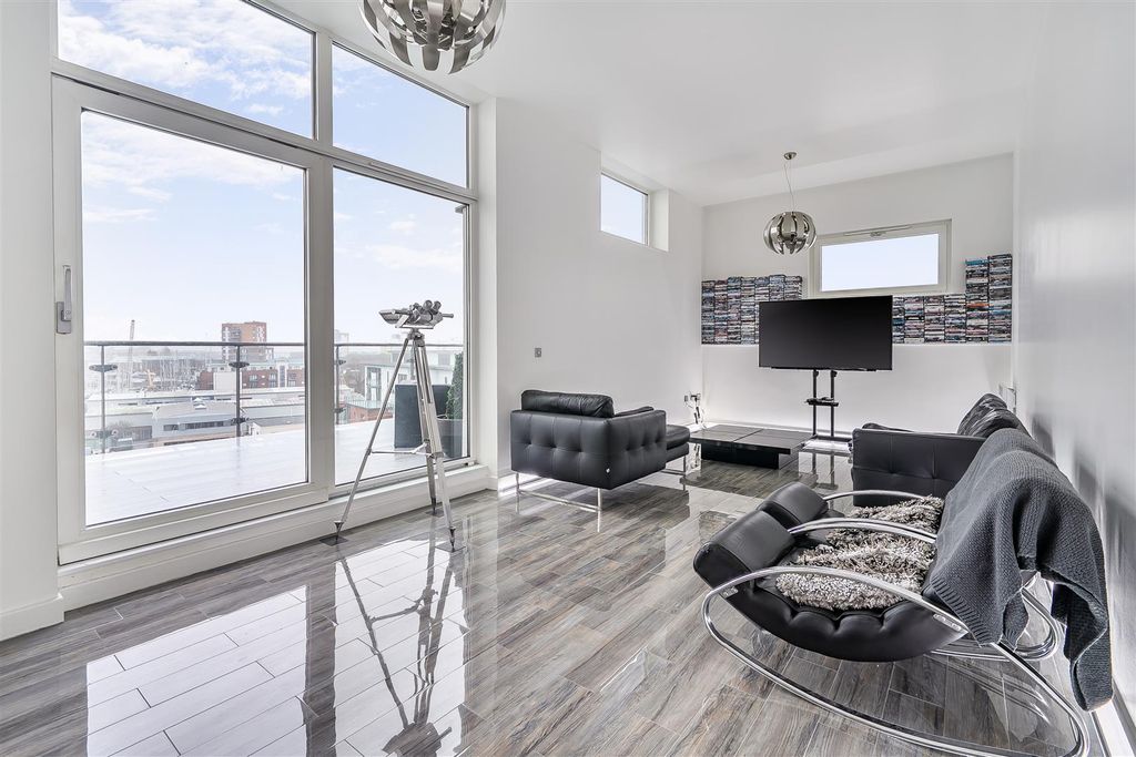 Property photo 3 of 19 Living Room