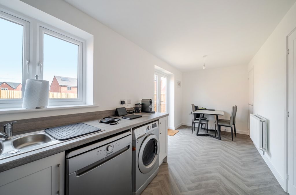 Property photo 3 of 22 6-6A6Cb6714B0Aa-1498035-19Fb8A28A5F01-7-6