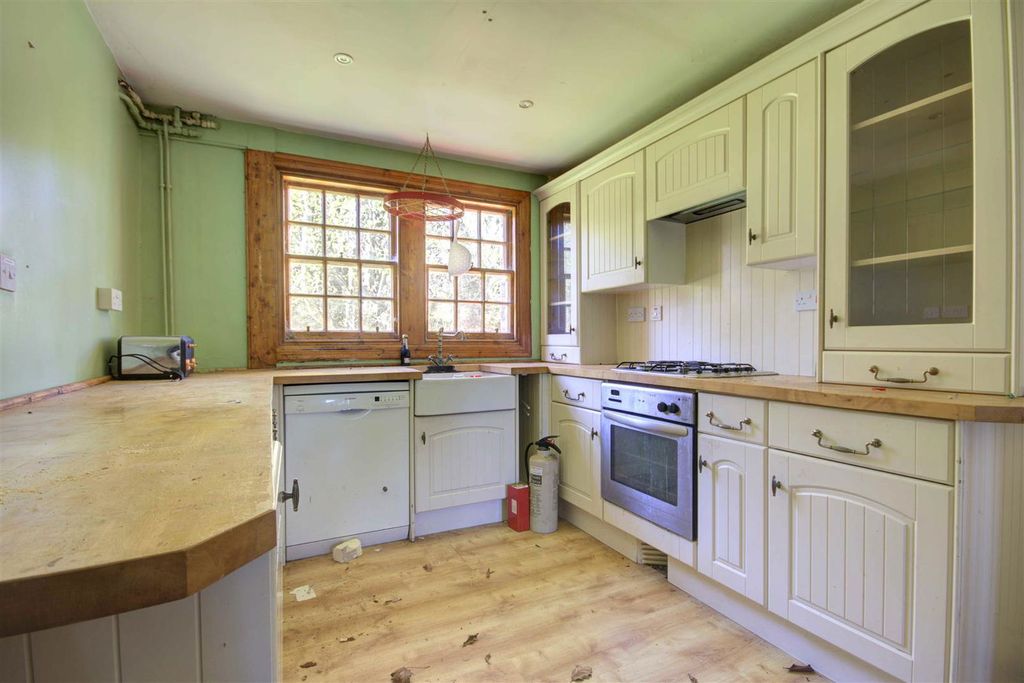 Property photo 2 of 21