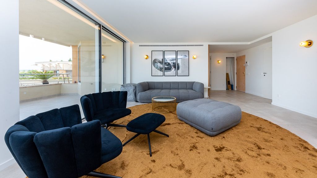 Property photo 2 of 16 76995  Small-13.Jpg