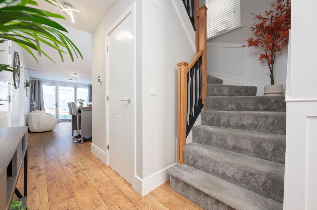 Property photo 3 of 47