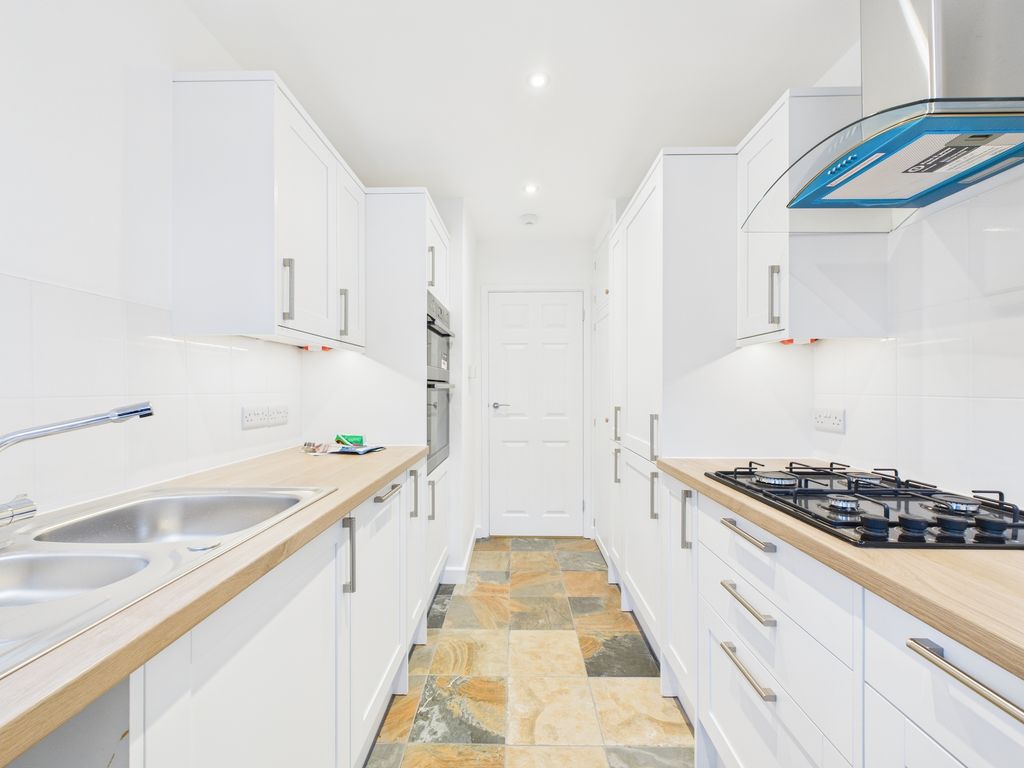 Property photo 2 of 15 Cam04018G0-Pr0379-Still007