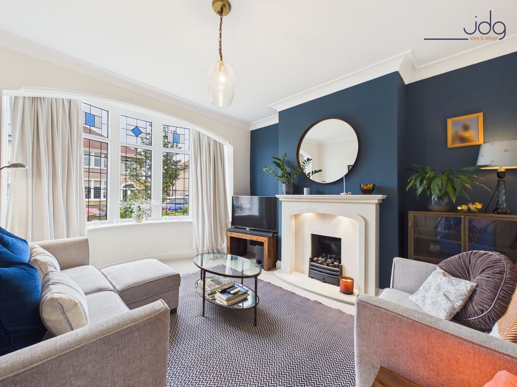 Property photo 3 of 23 Lounge