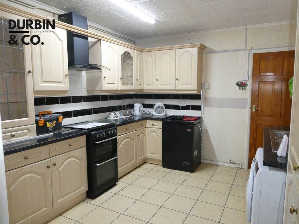 Property photo 2 of 8 A-Mostyn3.Kit.Jpg