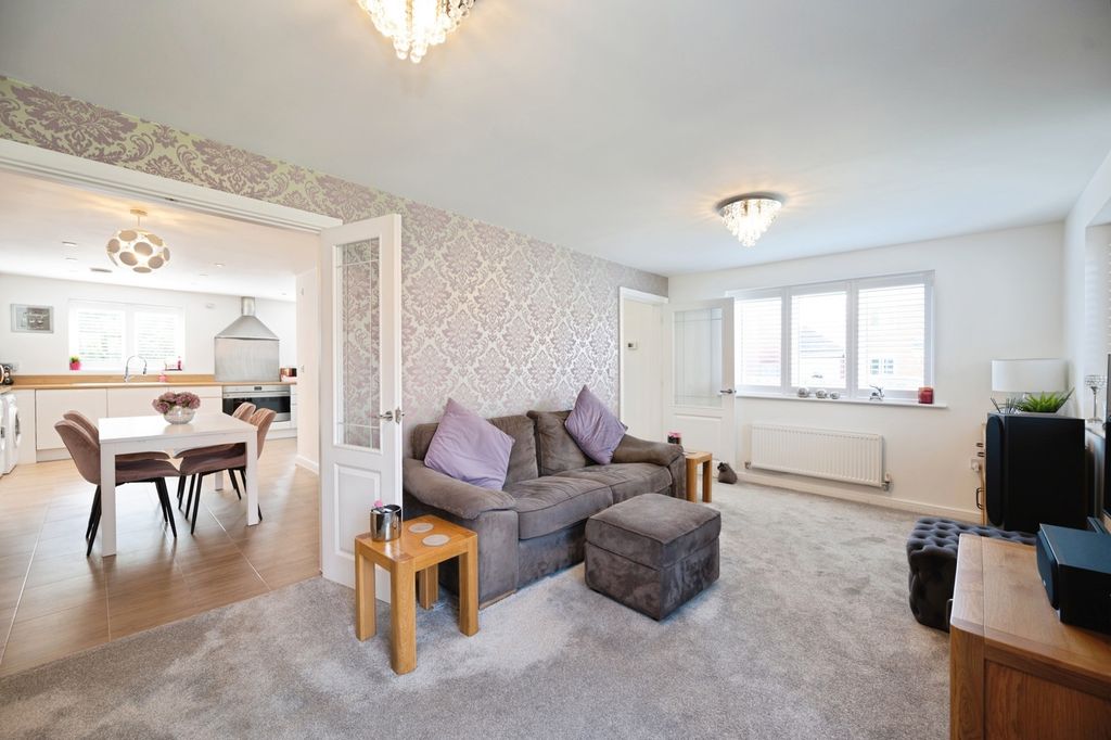 Property photo 3 of 16 Pbox-Img.Jpg