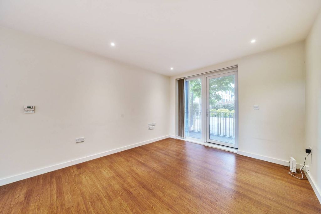 Property photo 3 of 9