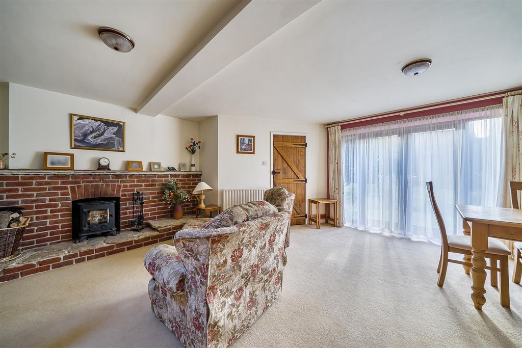 Property photo 2 of 18 Sitting Room