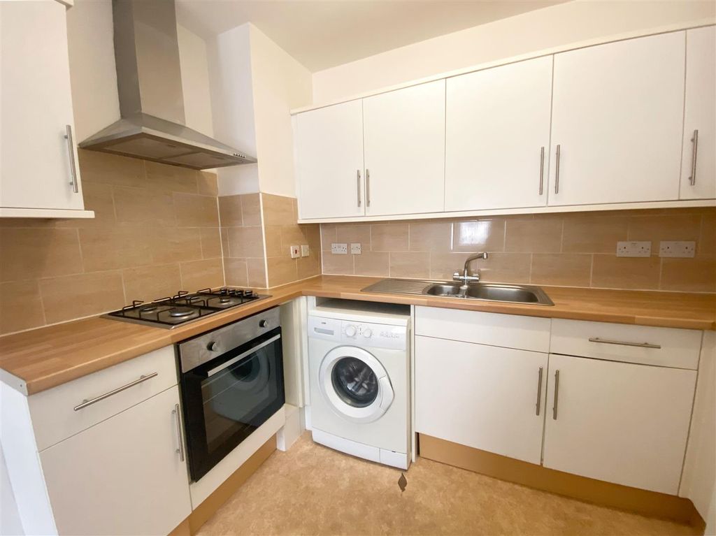 Property photo 2 of 7 Kitchen