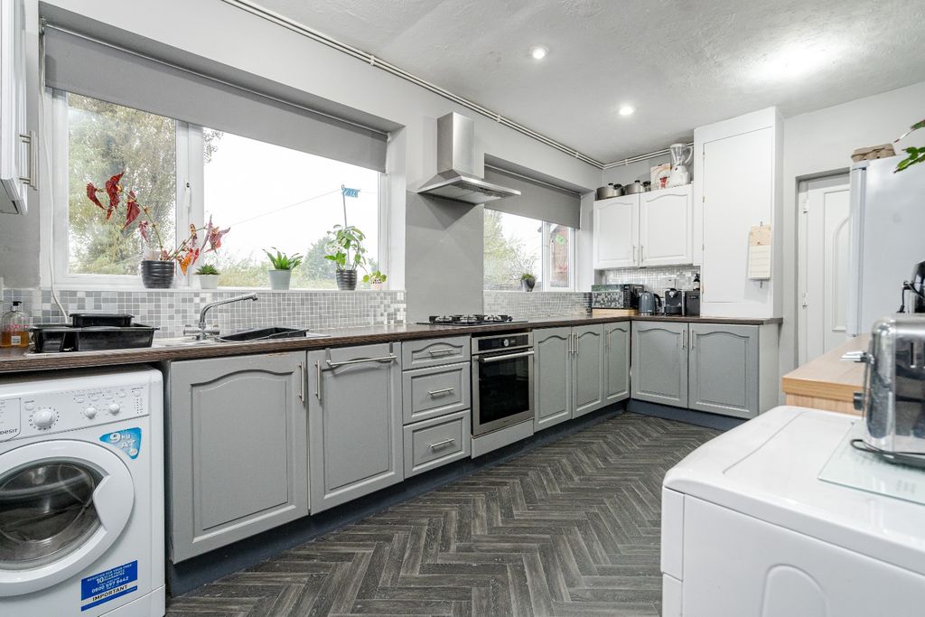 Property photo 2 of 26 3609004
