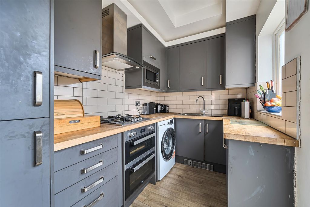 Property photo 3 of 19 1406908-9-6985Fce520308.Jpg