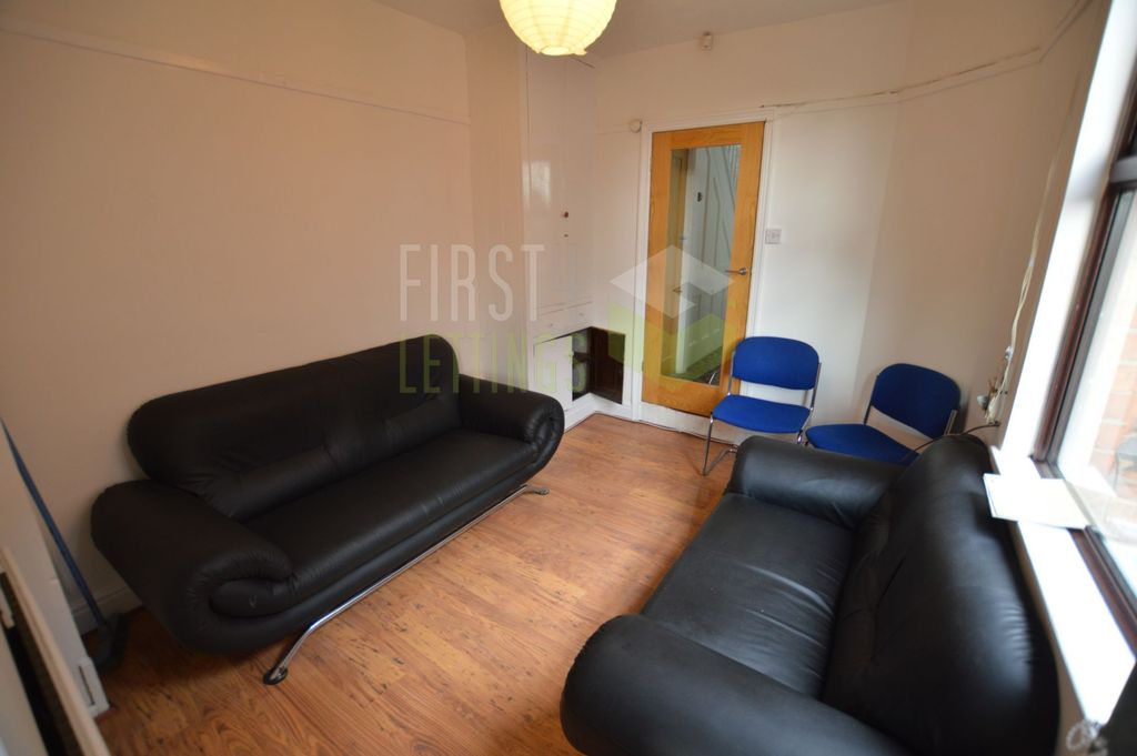 Property photo 2 of 9 Living Room