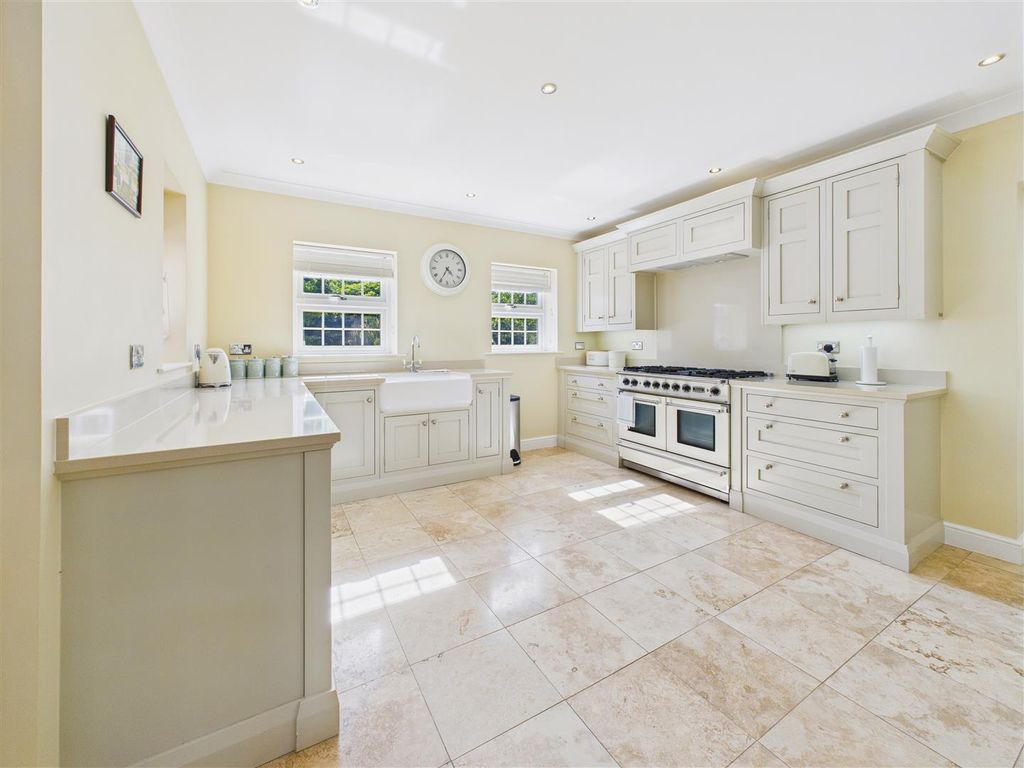 Property photo 3 of 21 Kitchen