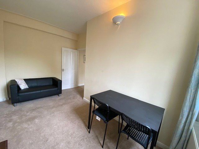 Property photo 3 of 7 Living