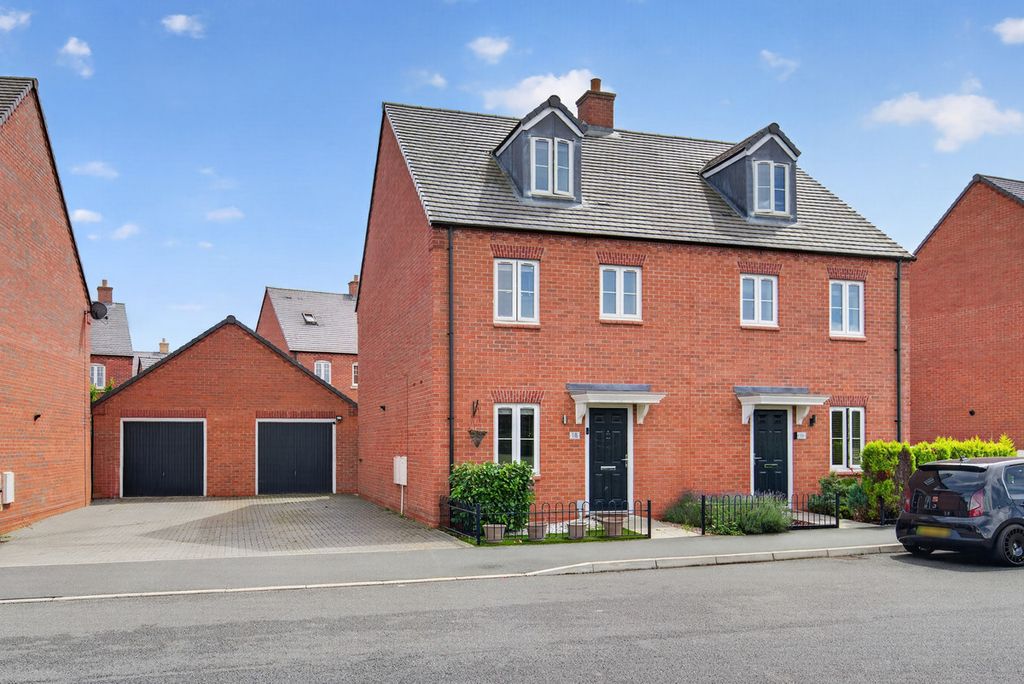 Property photo 1 of 32