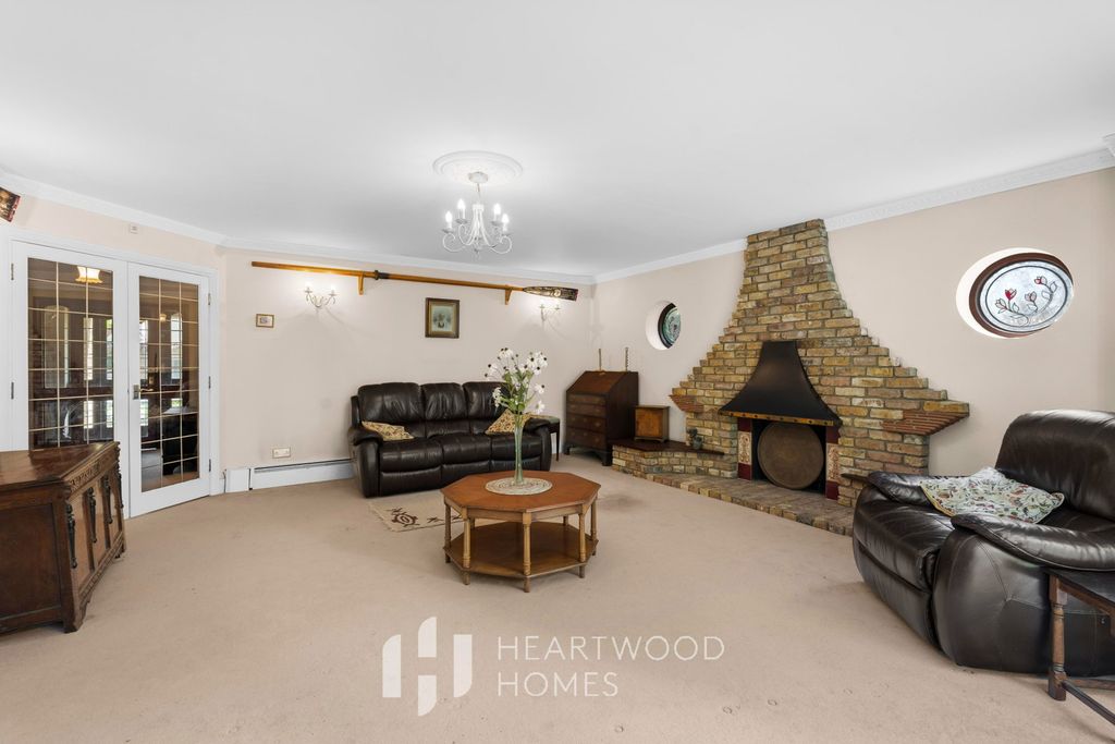 Property photo 2 of 24