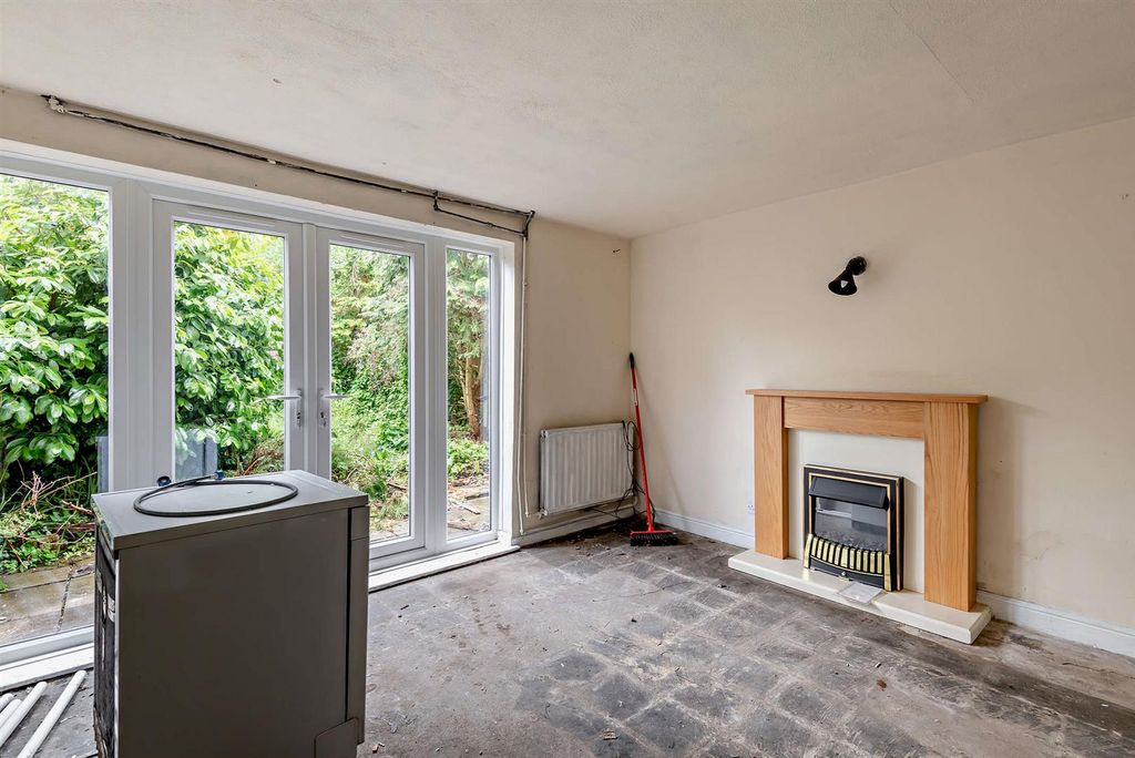 Property photo 2 of 8 8650939-Interior01-800.Jpg
