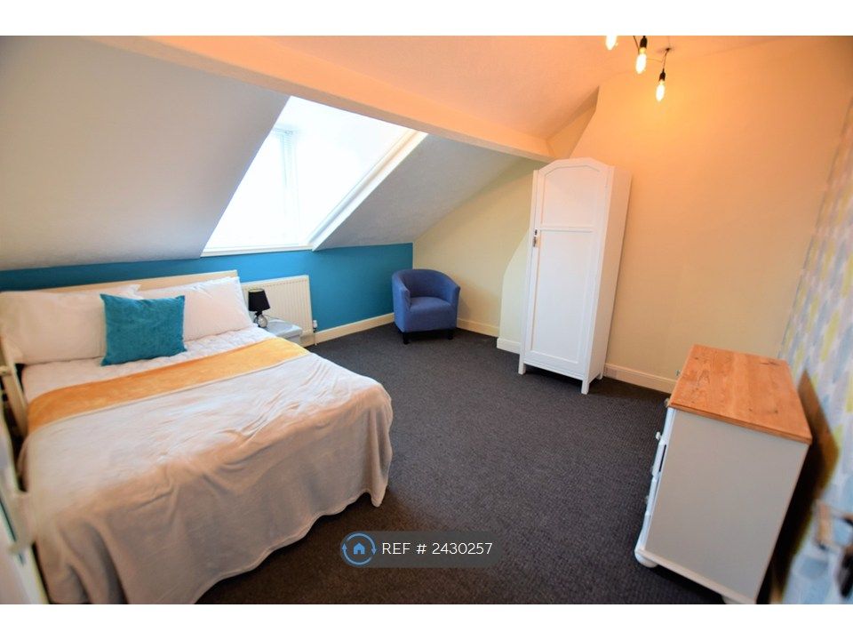 Property photo 2 of 16 Room 5