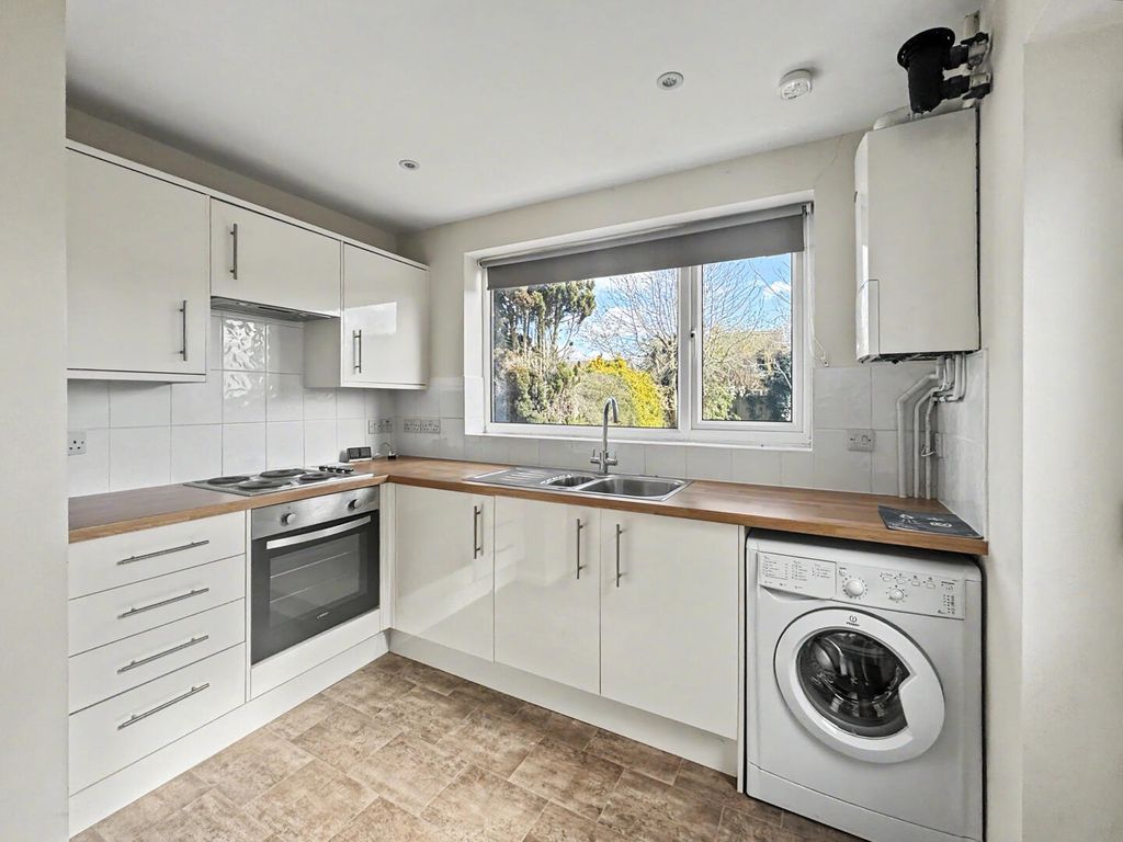 Property photo 2 of 8 Kitchen