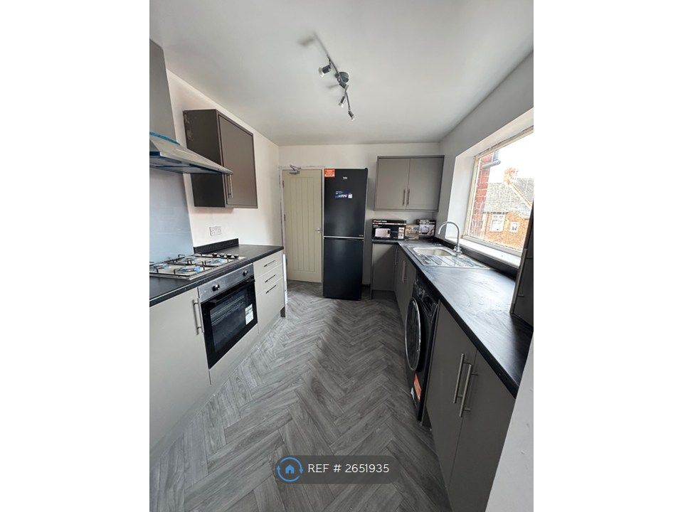 Property photo 3 of 6 Shared Kitchen