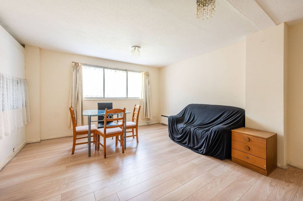 Property photo 2 of 6