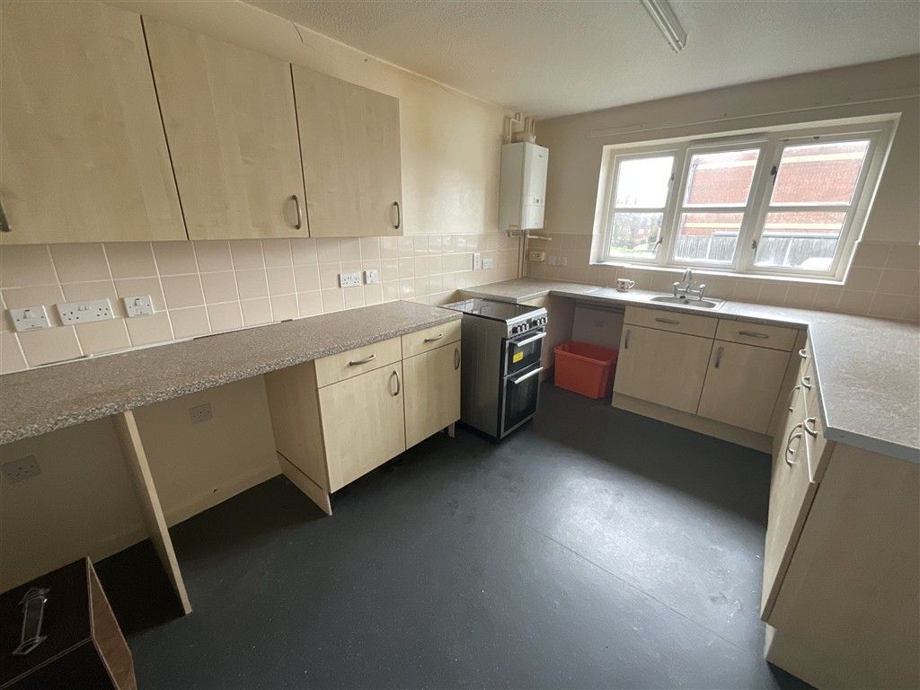 Property photo 3 of 7 Kitchen