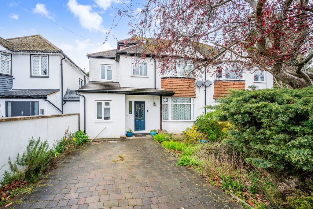 Property photo 2 of 23