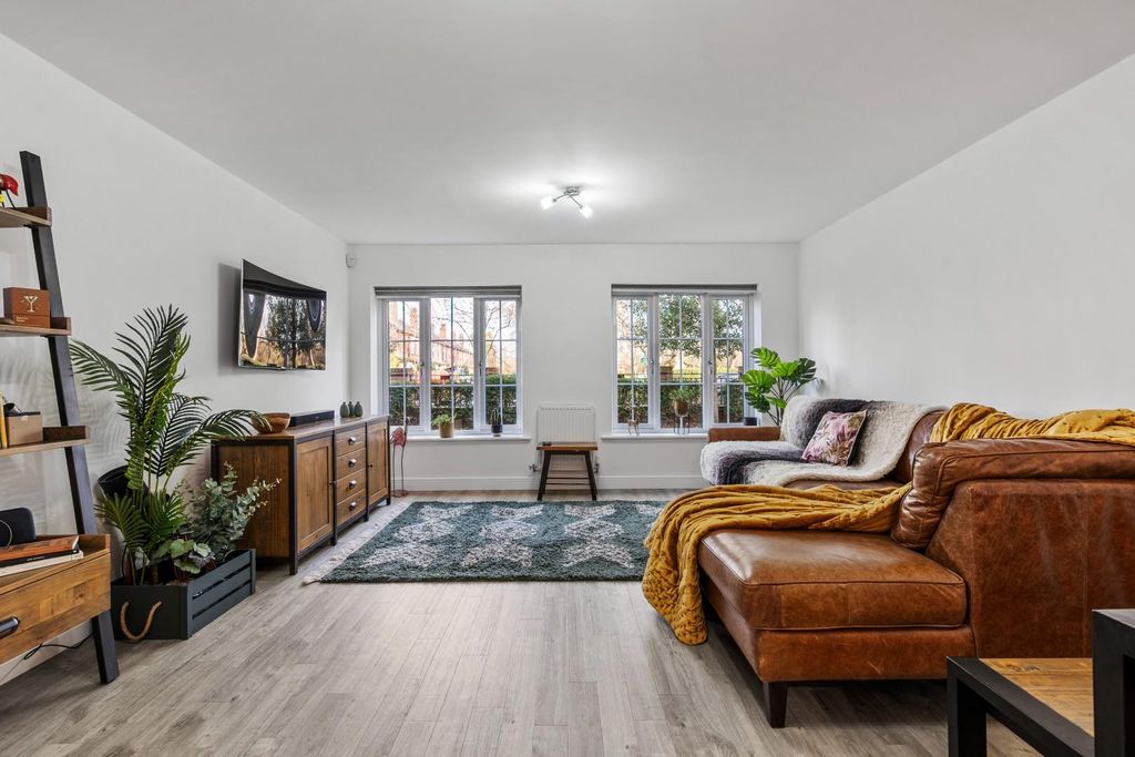 Property photo 2 of 39