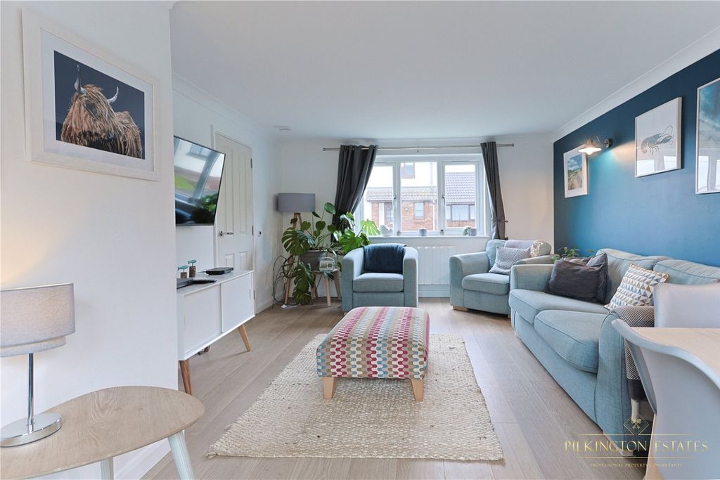 Property photo 3 of 11 4272412