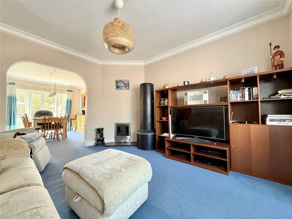 Property photo 2 of 16 Picture No. 15