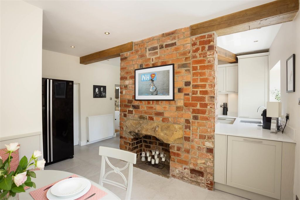 Property photo 2 of 18 00009.Jpg