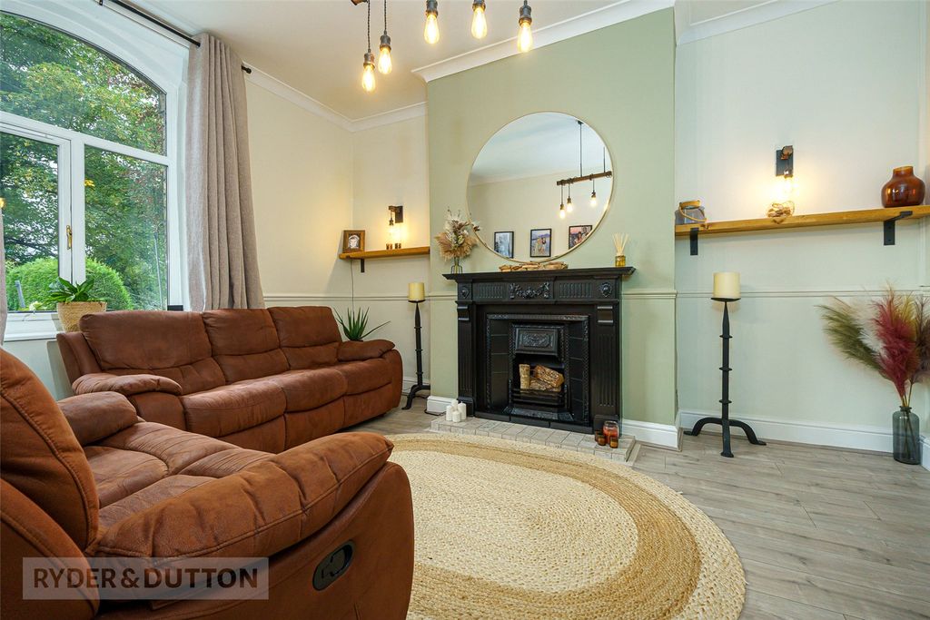 Property photo 3 of 19 Sitting Room