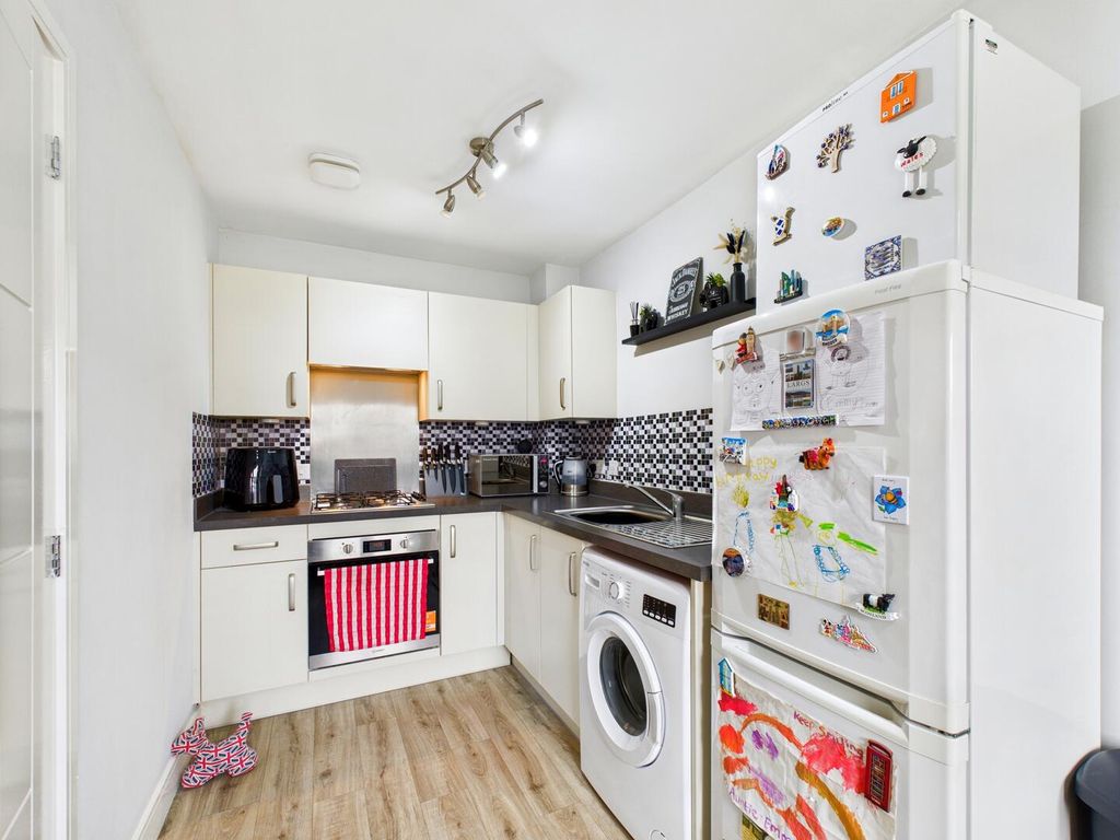 Property photo 2 of 21 Kitchen