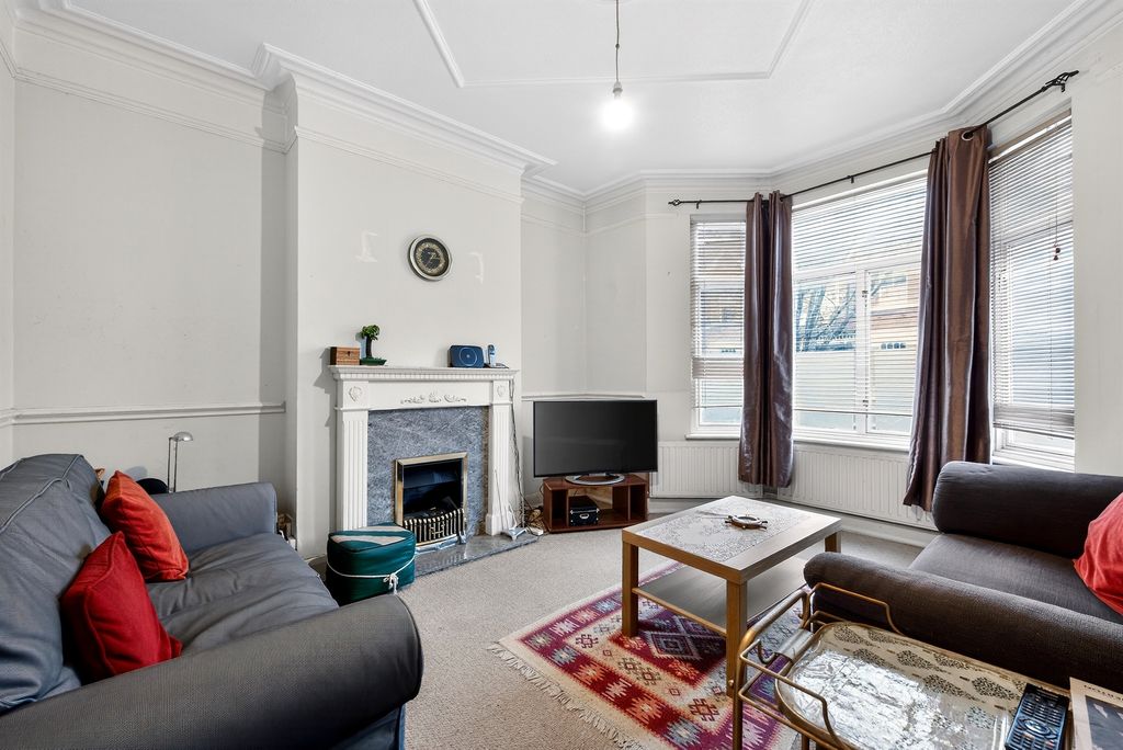 Property photo 2 of 20